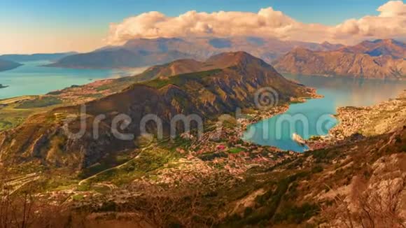 早春从Kotor黑山上空的山顶拍摄视频的预览图