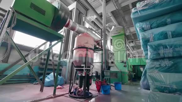 一个工业工厂配备的死亡单元视频的预览图
