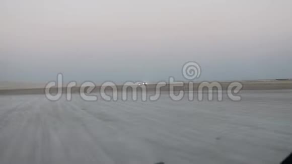 沙丘沐浴卡塔尔视频的预览图