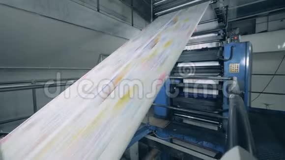 多彩纸机正在发放彩纸视频的预览图
