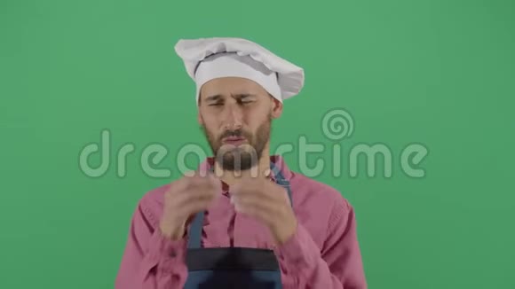 成人厨师制作美味的招牌视频的预览图