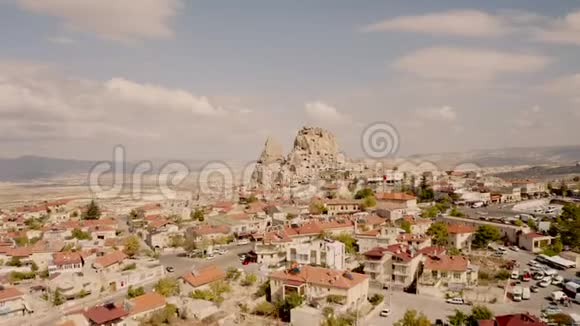 卡帕多西亚土耳其著名的城堡乌奇萨4K无人机射击视频的预览图