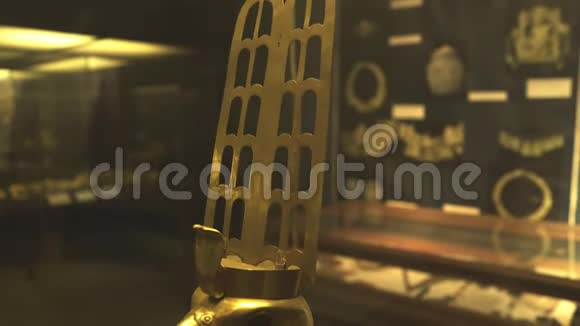 开罗埃及9月2016年26日开罗霍鲁斯神庙的一个金色霍鲁斯面具视频的预览图