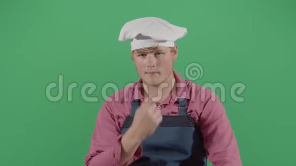 成人厨师制作美味的招牌视频的预览图