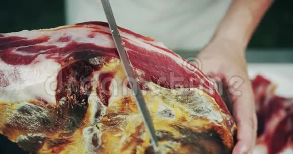 一种来自西班牙的干腌火腿红色特写镜头视频的预览图