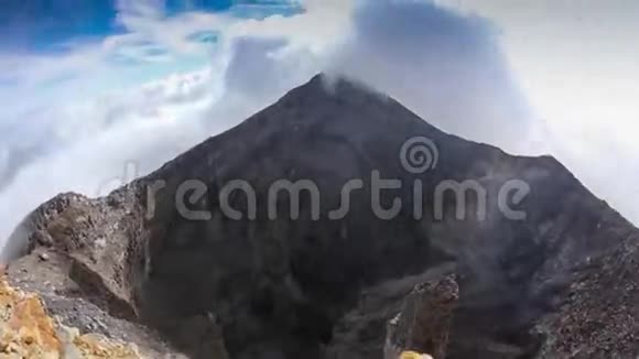 哥斯达黎加肾上腺火山的经典锥状视频的预览图