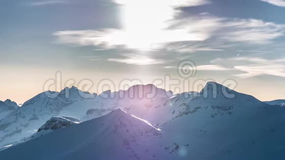 日落冬季拉夏拉山脉时间推移4k视频的预览图