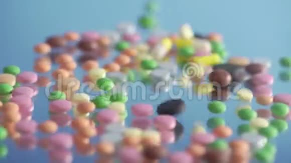 不同药物滴至镜盘视频的预览图