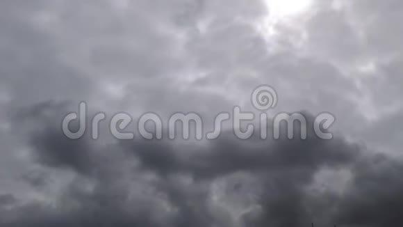 4k背景下的抽象云穆迪时间滞后视频的预览图