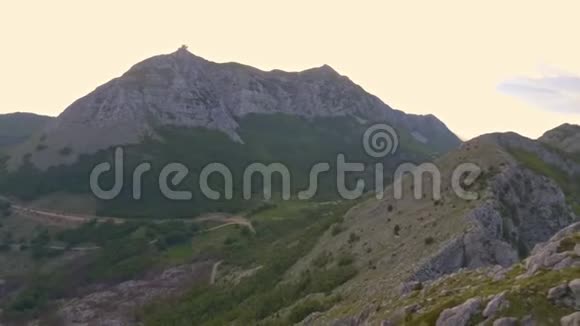 山脉和日落视频的预览图