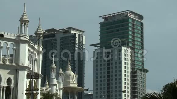 吉隆坡国家清真寺附近的城市建筑视频的预览图