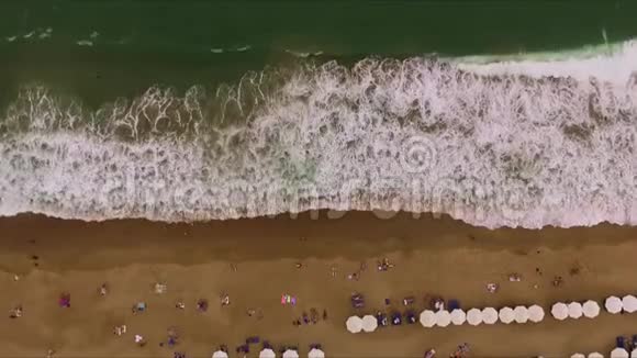 从高处的海岸线视频的预览图