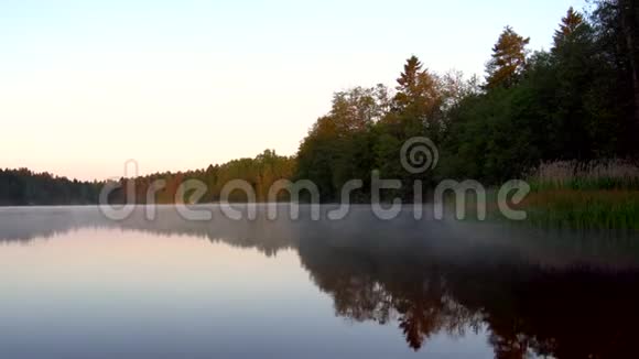 芬兰湖水景观视频的预览图