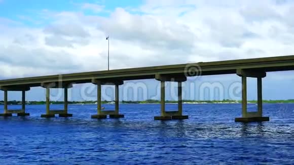 连接蓬塔戈达港和夏洛特港的桥梁视频的预览图