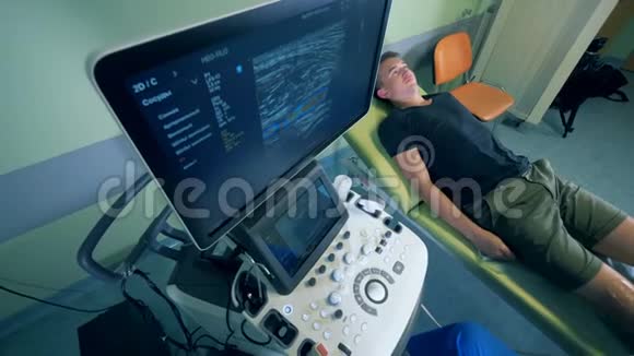 膝盖扫描病人俯视图视频的预览图