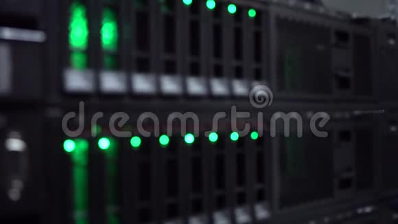 集群服务器数据机房HDD卫星数据中心视频包含噪音和闪烁视频的预览图