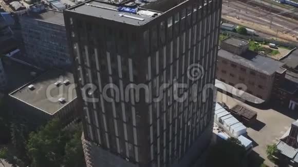 现代大型公寓楼的无人机镜头大人口发展基础设施城市现代化摩天大楼视频的预览图
