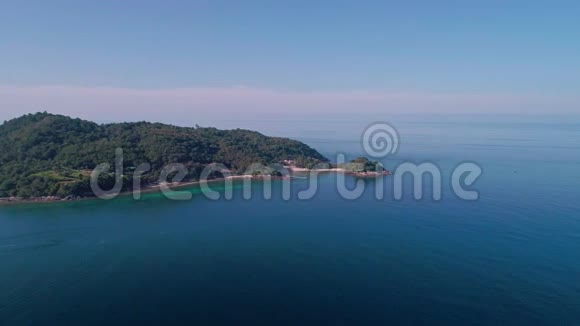 空中观景无人机飞行美丽的热带海洋在普吉岛泰国美丽的自然无人机镜头4K视频的预览图