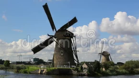 在荷兰金德迪克转风车视频的预览图