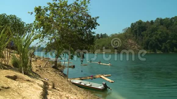 马来西亚Temenngor湖OrangAsli日漂流视频的预览图