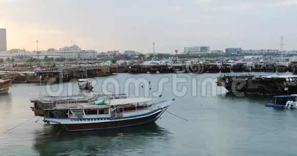传统的阿拉伯独桅帆船卡塔尔多哈视频的预览图