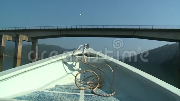 九龙铁门哥湖一桥下船盆视频的预览图