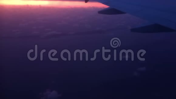 日落时从卡利尼格勒地区的科罗尼亚海脊上俯瞰视频的预览图