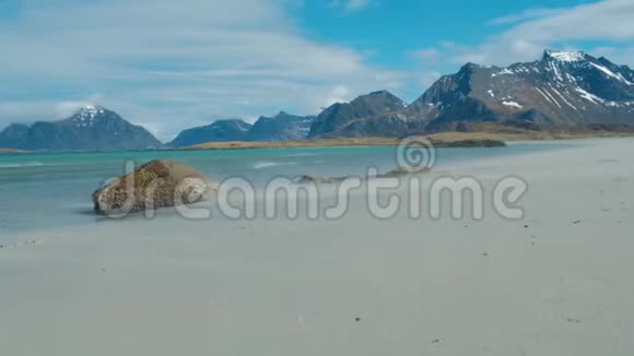 洛夫滕克瓦尔维卡海滩沙尘暴视频的预览图