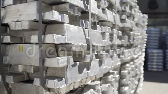铝铸厂的金属锭冶金厂铝型材生产用钢坯视频的预览图