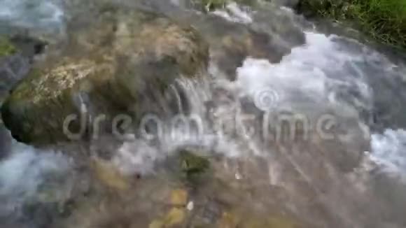 水流很快视频的预览图