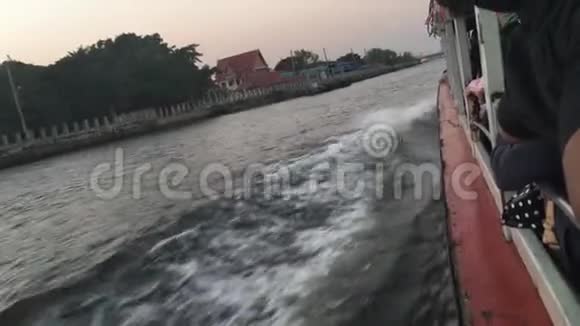 泰国湄南河上的船视频的预览图
