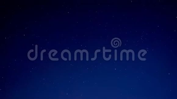 飞天星空上蓝色夜空背景纹理的空间延时4K视频的预览图