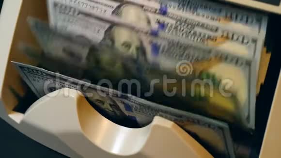 自动计数器计算银行的货币钞票视频的预览图