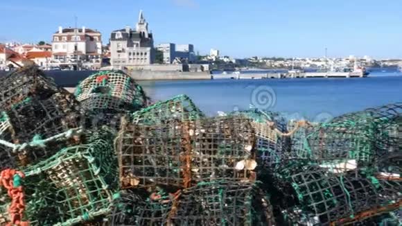 葡萄牙Cascais湾用渔船围捕贝类陷阱视频的预览图
