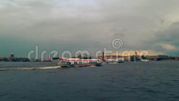 俄罗斯圣彼得堡涅瓦河上的水翼船流星视频的预览图