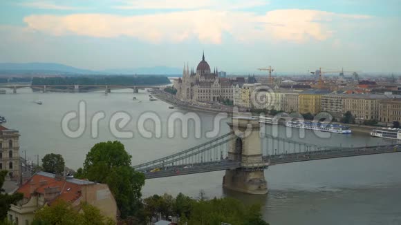 多瑙河上的布达佩斯地标视频的预览图