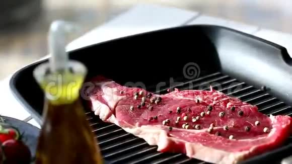 新鲜牛肉牛排视频的预览图