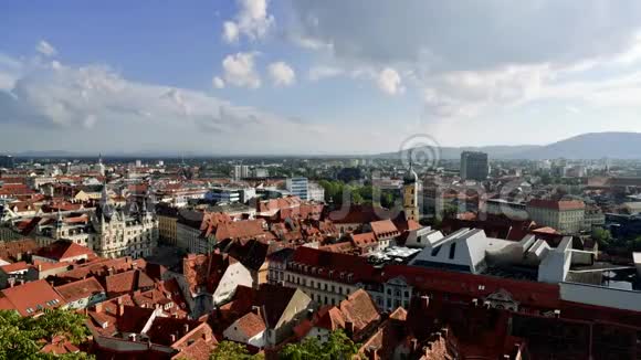 格拉茨市中心的高角度景观视频的预览图