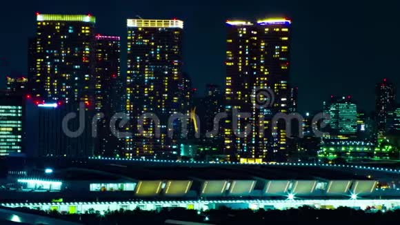 东京阿里亚克市城市景观的一个夜间时间流逝视频的预览图