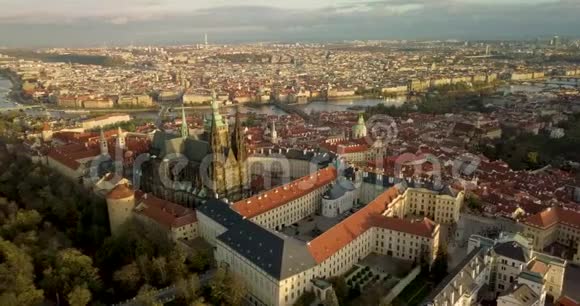 布拉格城堡的空中拍摄视频的预览图