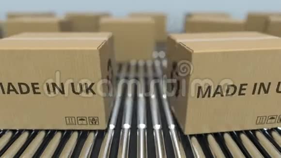 纸箱与MADE在英国文字上的滚筒输送机与英国商品相关的可循环三维动画视频的预览图