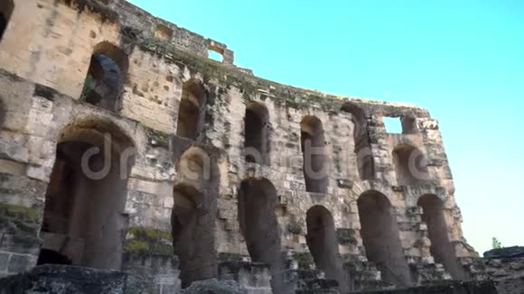 古罗马遗迹位于突尼斯埃尔杰姆的古代圆形剧场全景历史地标视频的预览图