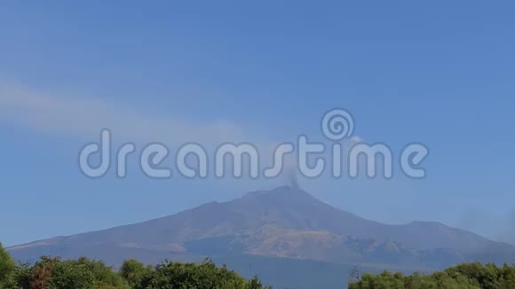 意大利西西里活火山埃特纳2019年7月20日从远处看视频的预览图