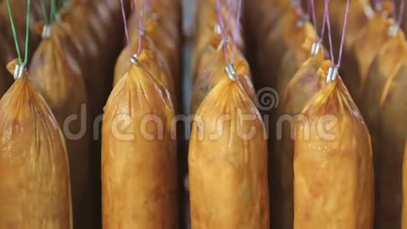 大规模生产香肠香肠一直挂在线上视频的预览图