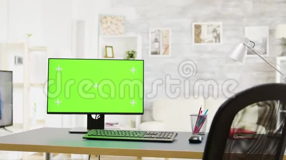 用独立的模拟显示器放大电脑显示器上的镜头视频的预览图