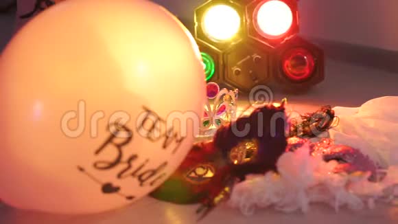 婚礼前单身汉派对的节日气氛视频的预览图