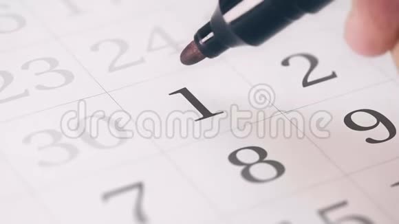 在日历中标注一个月的第一天转换为保存日期文本视频的预览图