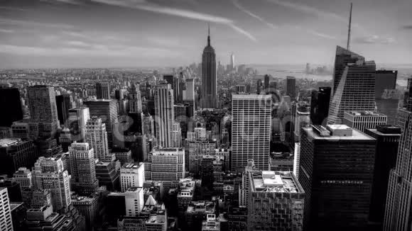 4K超高清黑白曼哈顿中心夜幕降临的一段美丽时光视频的预览图