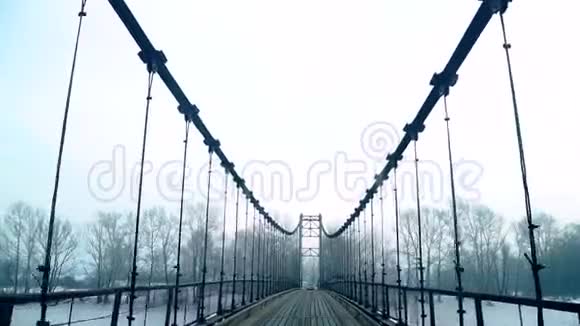 俄罗斯阿勒泰卡顿河大桥视频的预览图