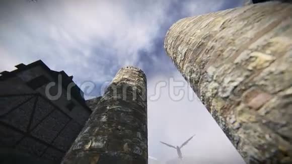 神话中的龙飞过一个中世纪的村庄视频的预览图